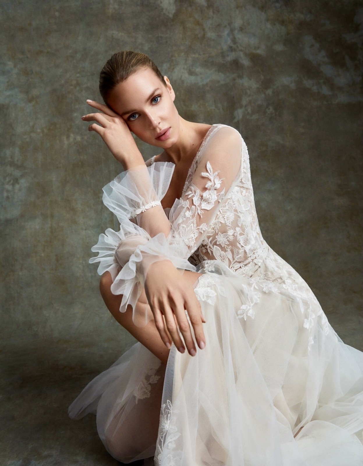 Robe de mariée fluide en dentelle modèle Sarah Alberto Palatchi