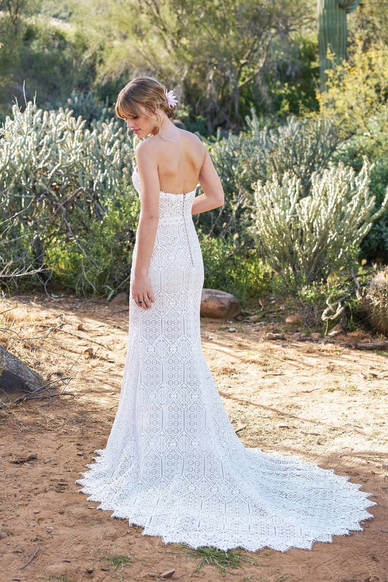 Robe de mariée en dentelle au crochet Lillian West modèle 6513