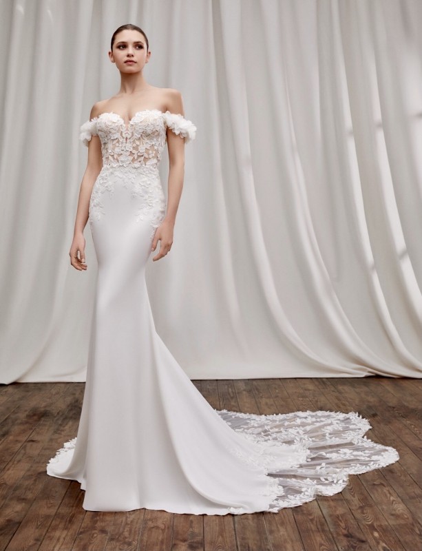  Robe de mariée sirene en mousseline et dentelle florale Alberto Palatchi