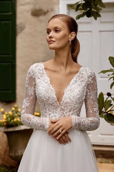 Robe de mariée avec dentelles, paillettes et manches longues