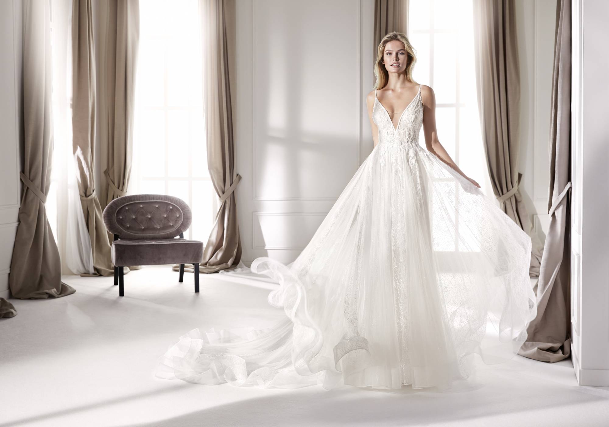 Merveilleuse robe de mariée en tulle de soie Nicole modèle B01AP6 chez Mariella