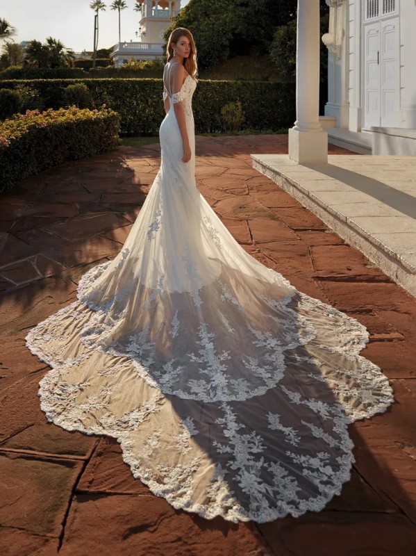 Robe de mariée sirène en dentelle et crêpe modèle Daria San Patrick 